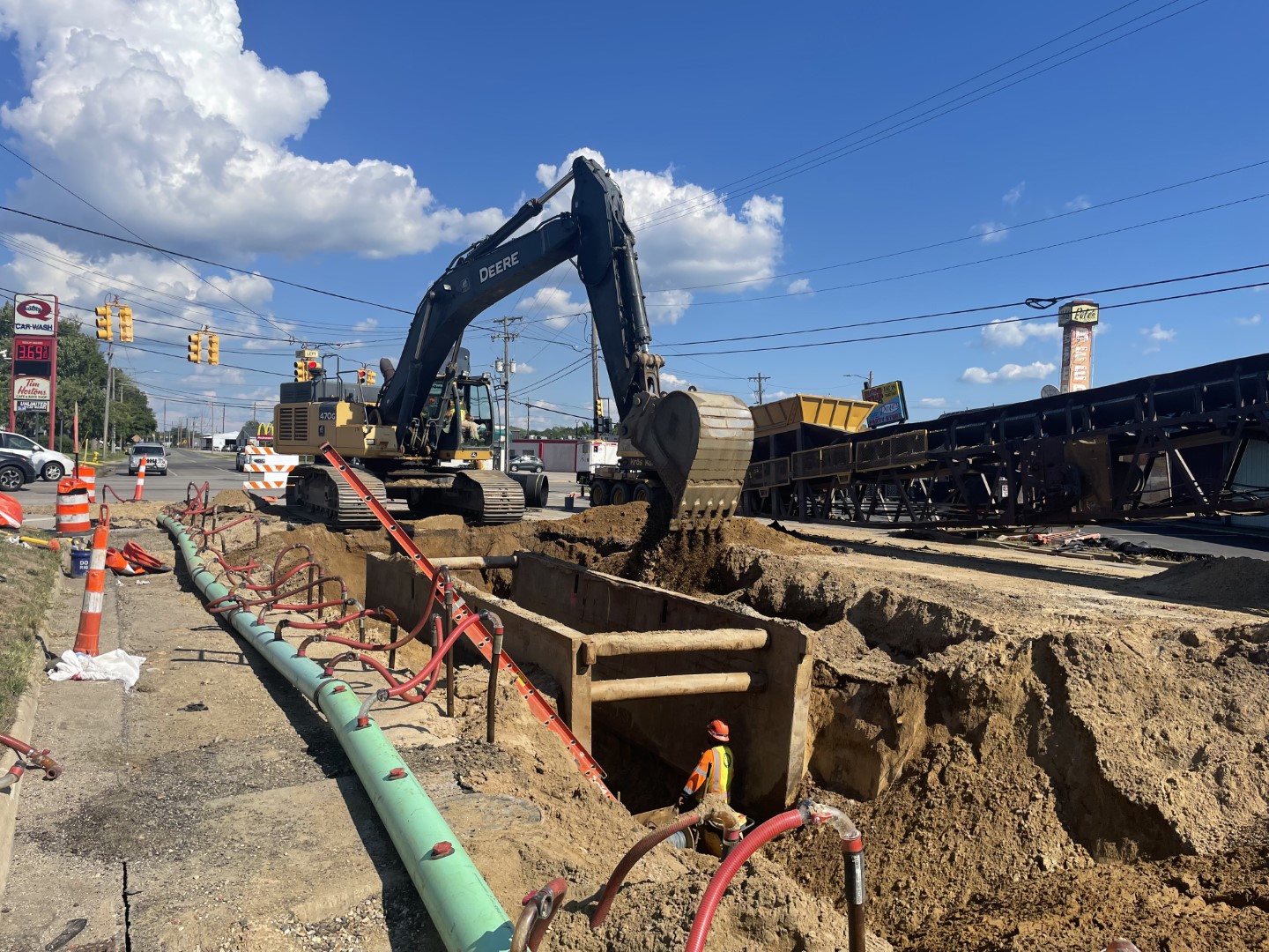 Large digger installs a water main on Lakewood Blvd